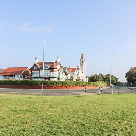 Villa 6D Clifton Drive Lytham St Annes Exterior foto